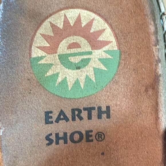 Earth Shoe Carmel Leather Slide-in. 9 - Picture 2 of 5